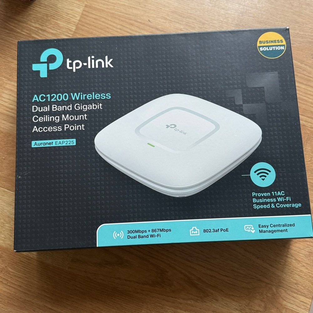 New TP-Link EAP225 AC1200 Wireless Dual-Band Gigabit Ceiling Mount Access Point